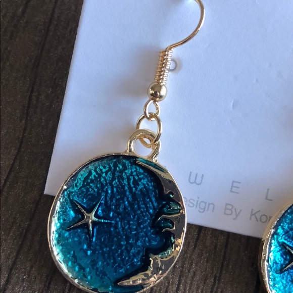 Moon & star earrings - Picture 2 of 2